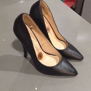 Chinese & laundry shoes black size 8